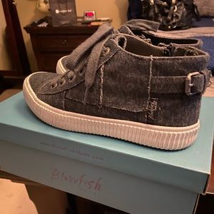 Size 7 charcoals/Black Blowfish sneakers